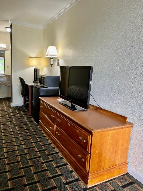 West Bank Inn image 12