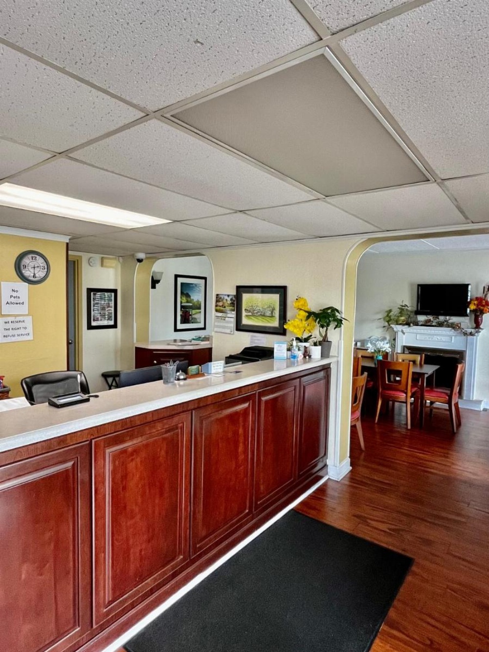 West Bank Inn Image 23