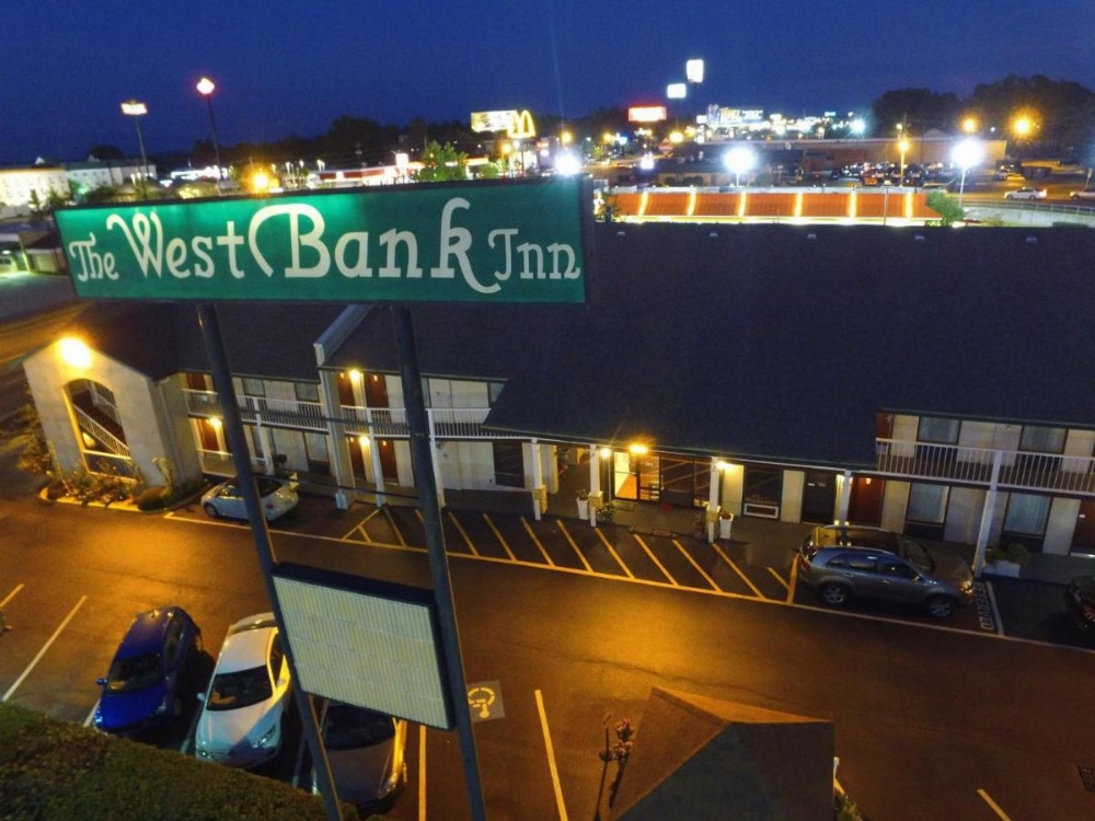 West Bank Inn Image 35