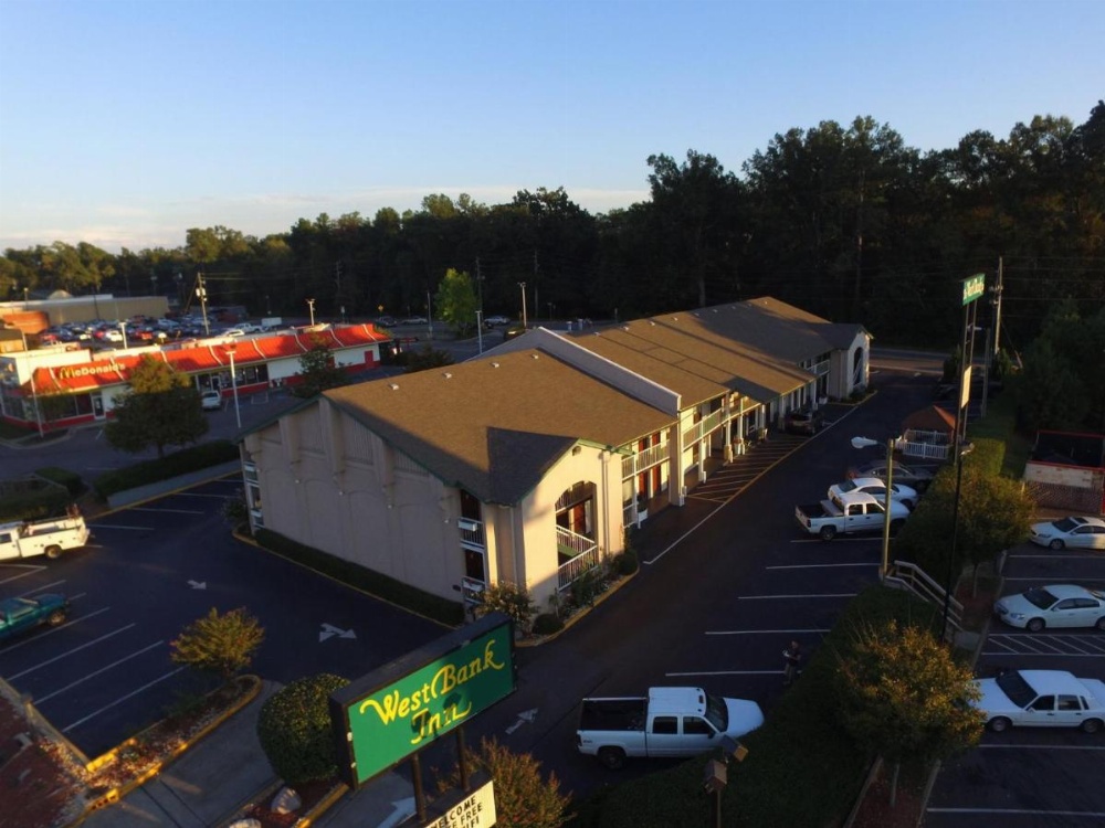 West Bank Inn Image 39