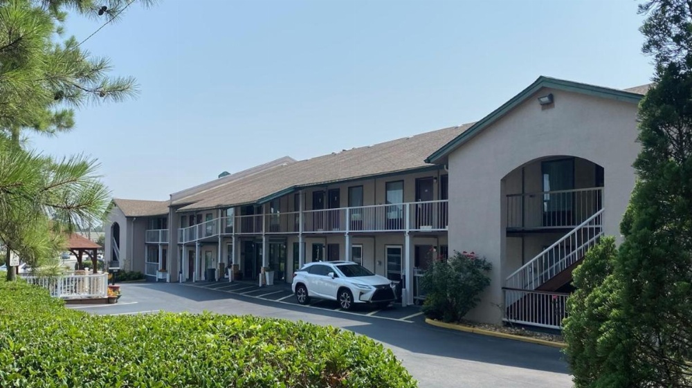 West Bank Inn Image 41