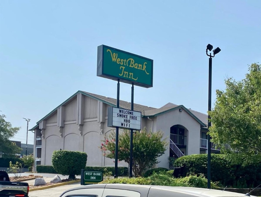 West Bank Inn Image 42